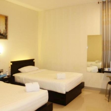 Guardian Family Hotel Sorong Extérieur photo