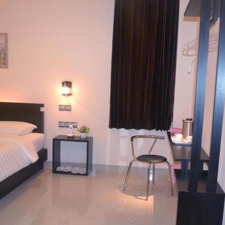 Guardian Family Hotel Sorong Extérieur photo