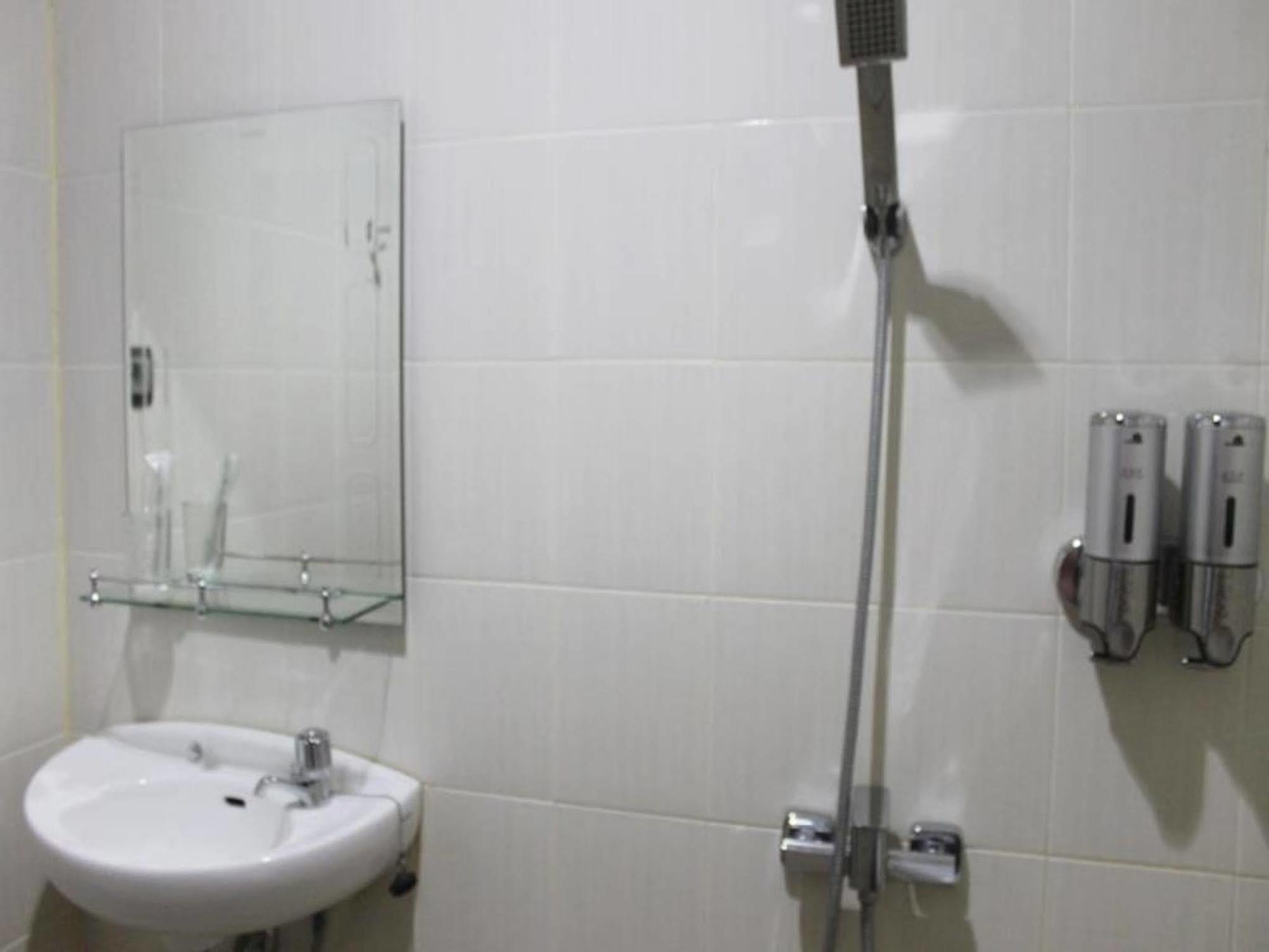 Guardian Family Hotel Sorong Extérieur photo